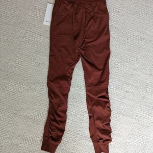 Lululemon NWOT Beyond the Studio Jogger